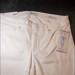 NWT White cropped jeans
